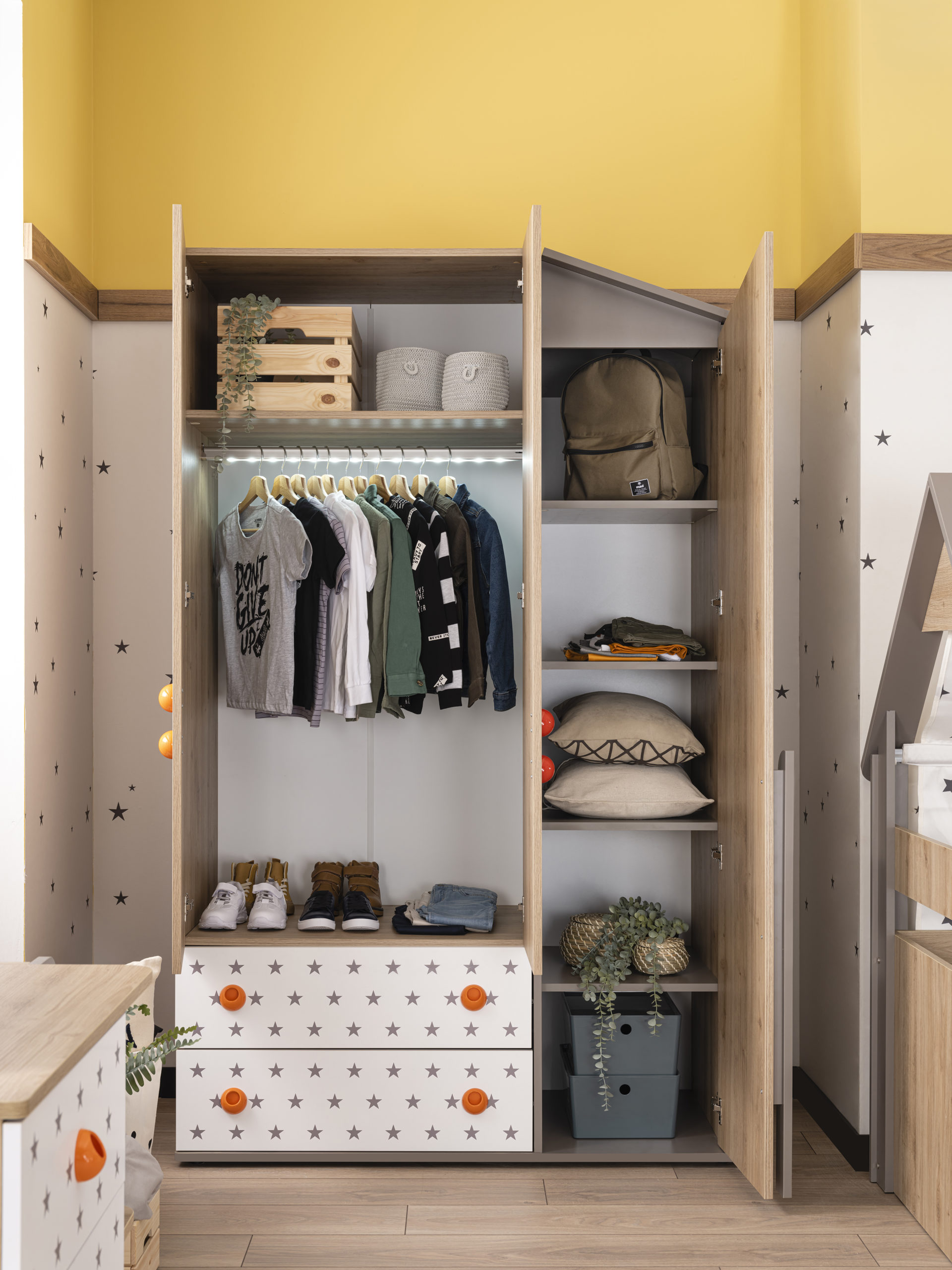 montessori14143 montessori hut wardrobe