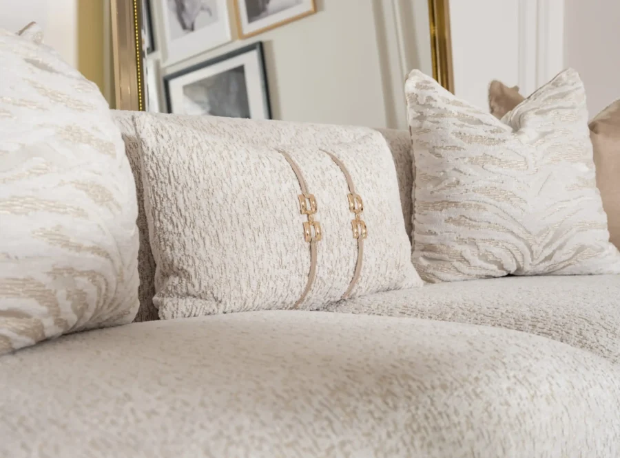 cozy-modern-living-room-cushions Parma living room set