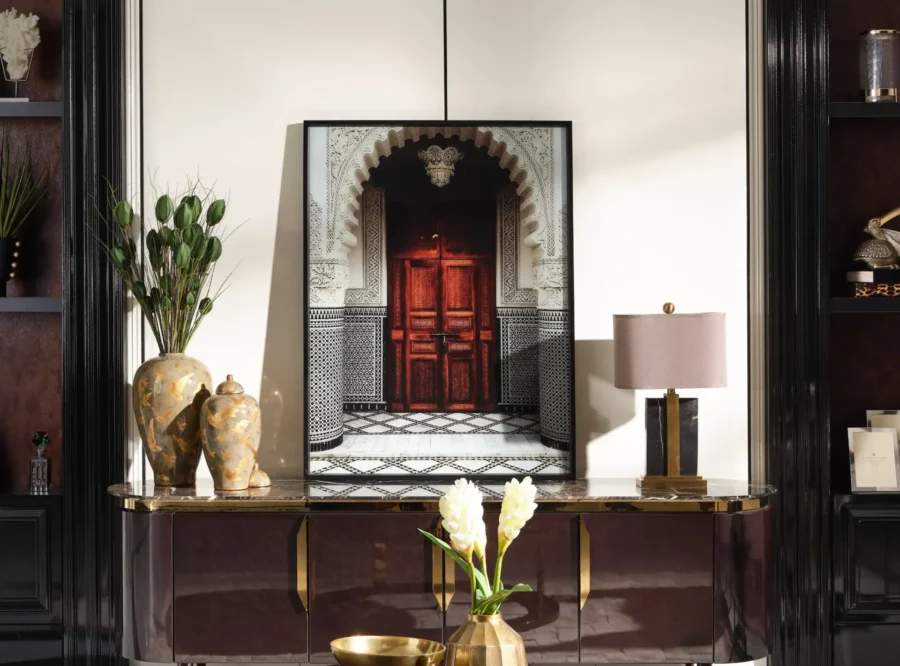 elegant-interior-with-moroccan-door-artwork Braga living room