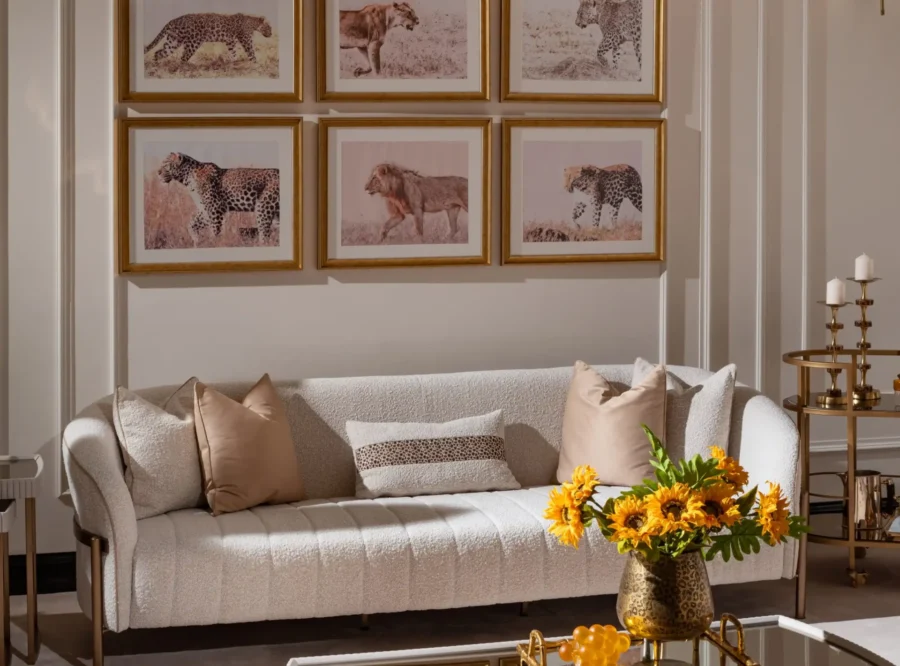 interior-living-room-animal-art-decor Lyon living room