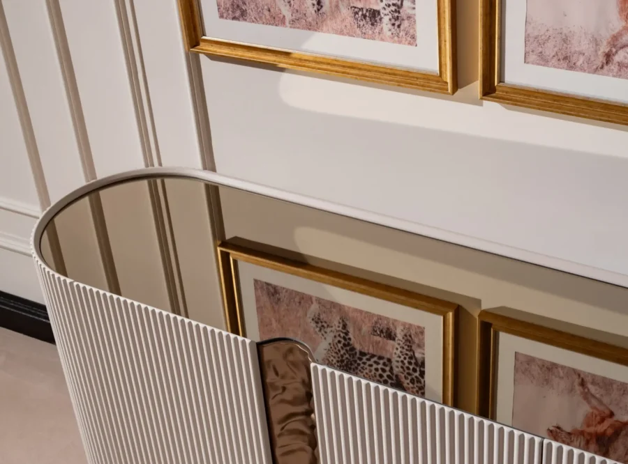 modern-interior-animal-art-display Lyon living room