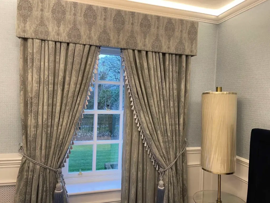 hard-pelmet-curtains